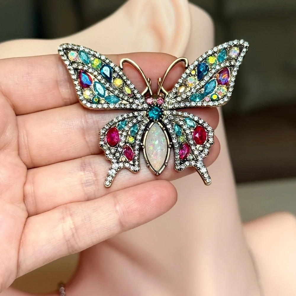 ⚜️ Vibrant Jewel-Toned Butterfly Brooch